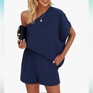 women’s off the shoulder romper/elastic waist/ pockets (navy 4-6) like new